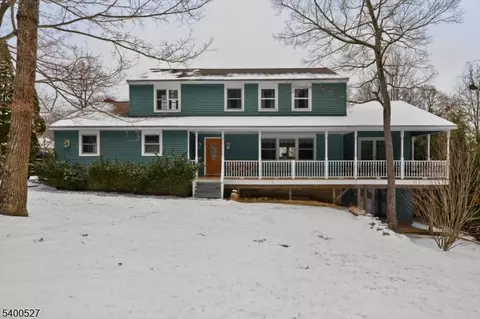 30 Tanglewood Dr, Highland Lakes, NJ 07422