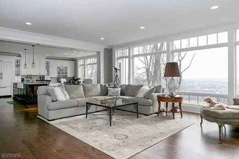 Living - 1 Juniper Pointe Trl, Green Brook, NJ 08812 photo 4 of 6