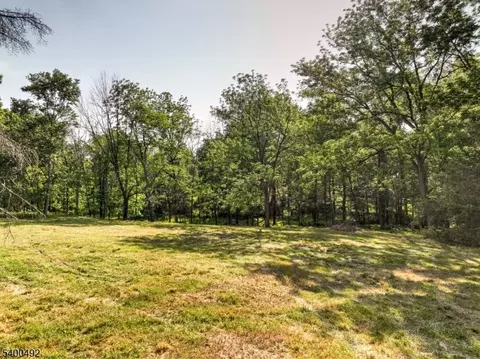 83 Readington Rd, Readington Twp, NJ 08889