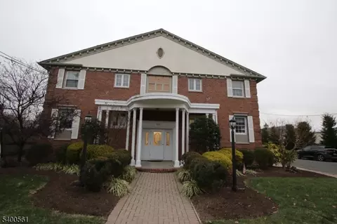 206 Main St #1, Millburn, NJ 07041