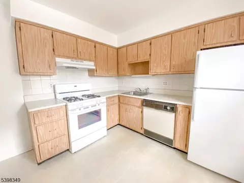 33 Foxhall # B, Middlesex, NJ 08846 photo 4