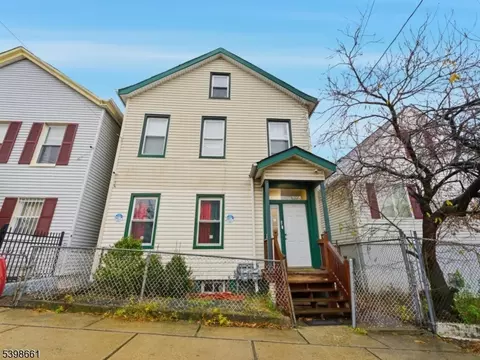 31 Dover St, Paterson, NJ 07501