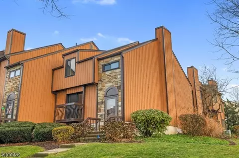107 Wimbledon Sq, Hackettstown, NJ 07840
