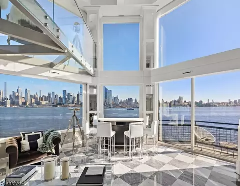 600 Harbor Blvd #1079, Weehawken Twp, NJ 07086
