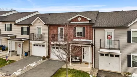 4 Gregg Ct, Newton, NJ 07860