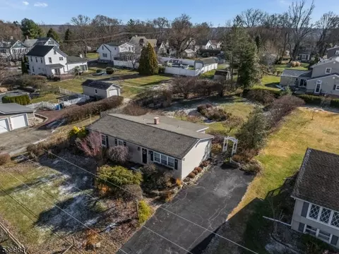 4 James St, Washington, NJ 07882