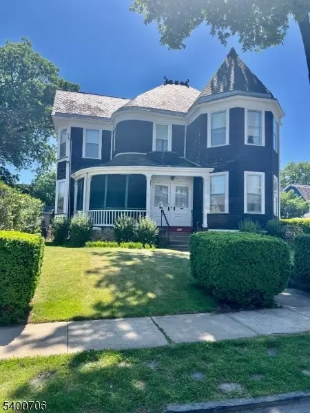887 Degraw Ave, Newark, NJ 07104