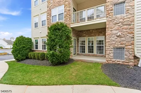 2 Waterman Ln #203, Hillsborough, NJ 08844