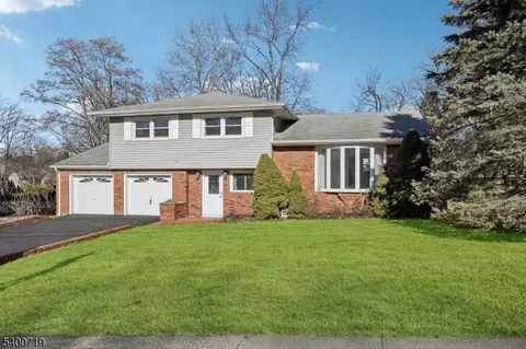 27 Stanford Pl, Wayne, NJ 07470