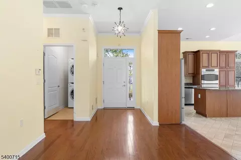 1 Turret Dr, Monroe Township, NJ 08831