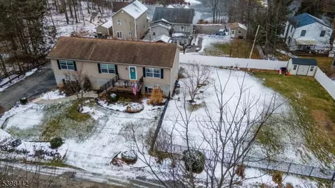 19 Ivy Pl, West Milford, NJ 07480