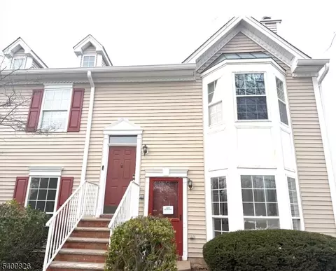 32 Columbus Dr, Franklin Park, NJ 08823