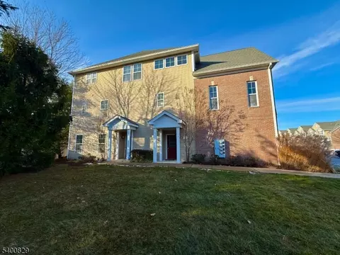 401 River Pl, Butler, NJ 07405