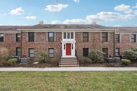 26 Sunrise Dr, Gillette, NJ 07933