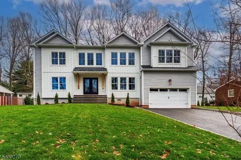 27 Stemmer Dr, Clark, NJ 07066