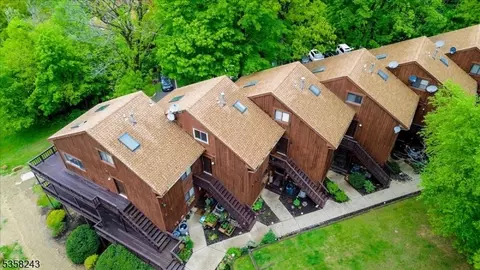 3 Telemark Dr #10, Vernon, NJ 07462