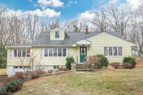 131 Taylortown Rd, Boonton, NJ 07005
