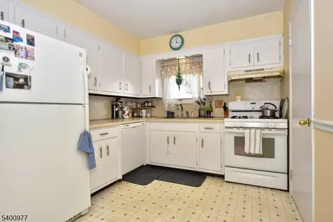 72 Burnside Pl, Haskell, NJ 07420 photo 10