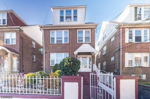 386 N 11th St, Newark, NJ 07107