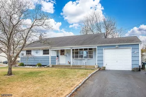 50 Carol Dr, Succasunna, NJ 07876