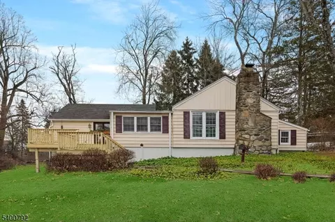 35 Seneca Trl, Sparta, NJ 07871