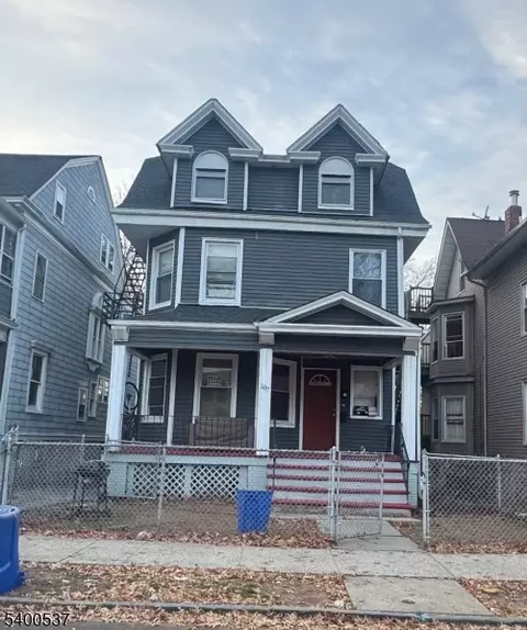 107 N Maple Ave, East Orange, NJ 07017