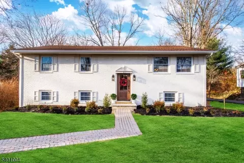 4 Barberry Rd, Morristown, NJ 07960