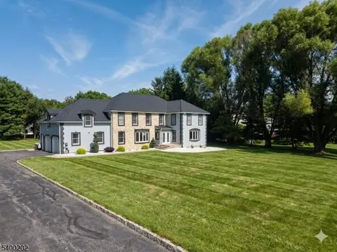 23 Deire Dr, Sparta, NJ 07871