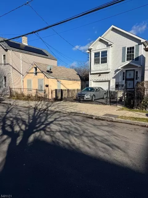 34 Holland St, Newark, NJ 07103