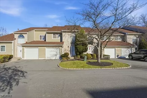137 Castle Ridge Dr, East Hanover, NJ 07936