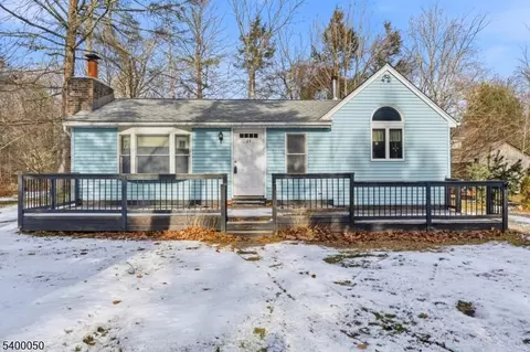 24 Caldwell Rd, Hewitt, NJ 07421