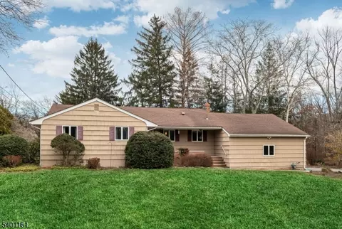14 Longview Dr, Towaco, NJ 07082