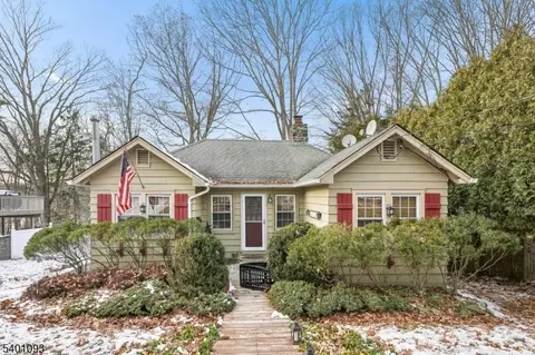 54 Hillside Rd, Sparta, NJ 07871