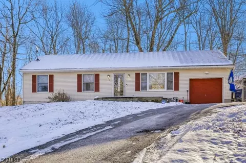 26 Acorn Dr, Vernon Twp, NJ 07422