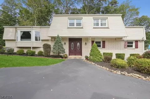 5 Alpine Dr, Randolph, NJ 07869