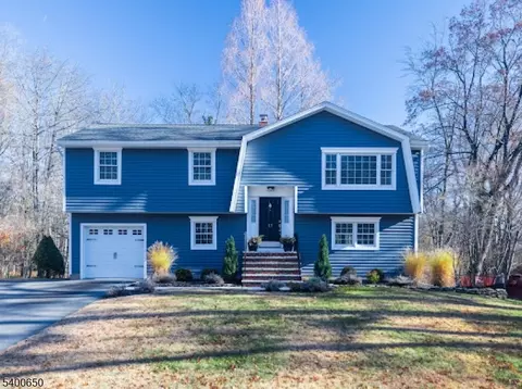 12 Oakwood Ave, Pequannock Twp, NJ 07440