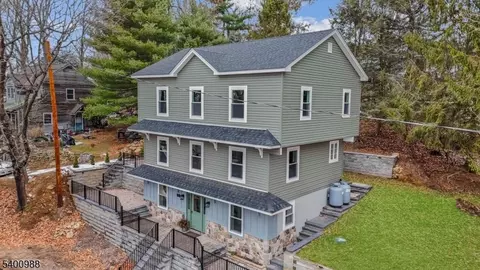 11 Maine St, Lake Hopatcong, NJ 07849