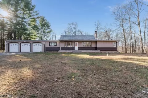10 Morgan Ln, Belvidere, NJ 07823