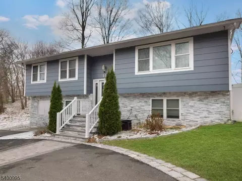 16 Prospect Point Rd, Jefferson, NJ 07849
