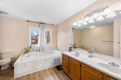 Bath - 50 Blau Rd, Hackettstown, NJ 07840 photo 1 of 1