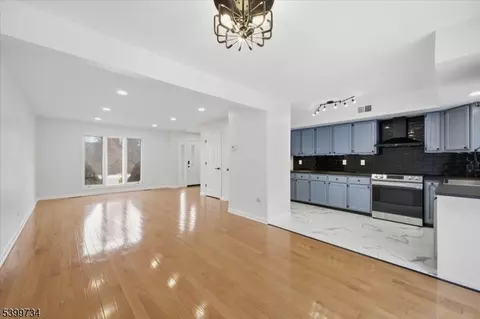 103 Cheyenne Rd, Lafayette, NJ 07848