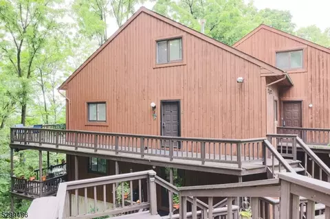 2 Davos Dr UNIT 6, Vernon, NJ 07462