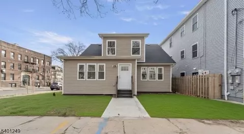 390 Clinton Pl, Newark, NJ 07112