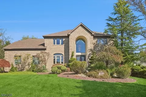42 Winchester Dr, Scotch Plains, NJ 07076