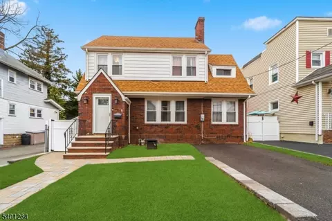28 Niagara St, Dumont, NJ 07628