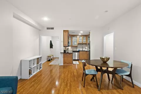 207-31 Shearwater Ct W #31, Jersey City, NJ 07305