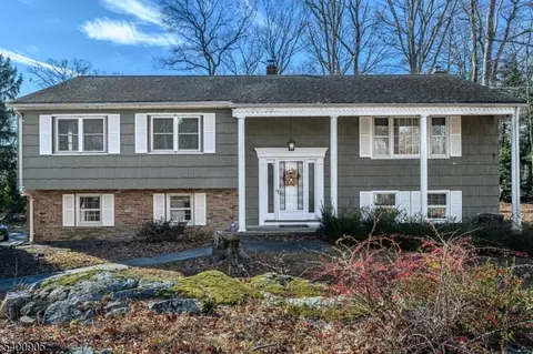 228 Brook Valley Rd, Towaco, NJ 07082