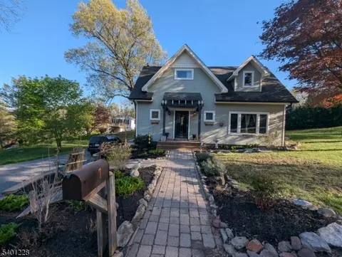 7 Arrowhead Dr, Wantage, NJ 07461