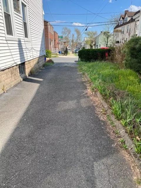 127 Dewey St, Newark, NJ 07112