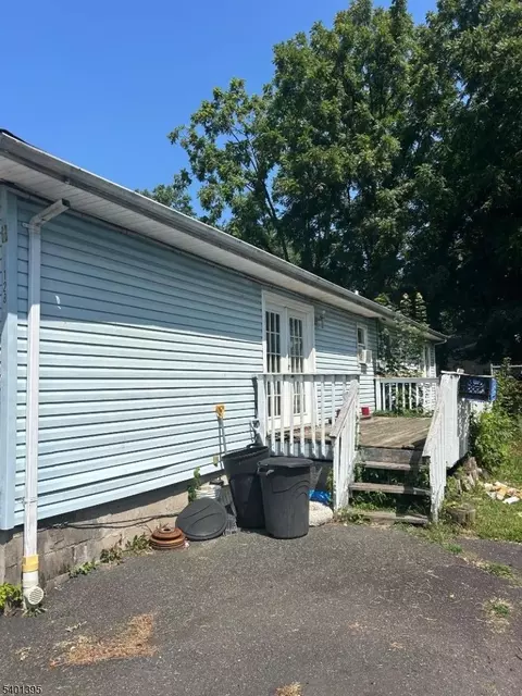 128 Grove St, Mahwah, NJ 07430